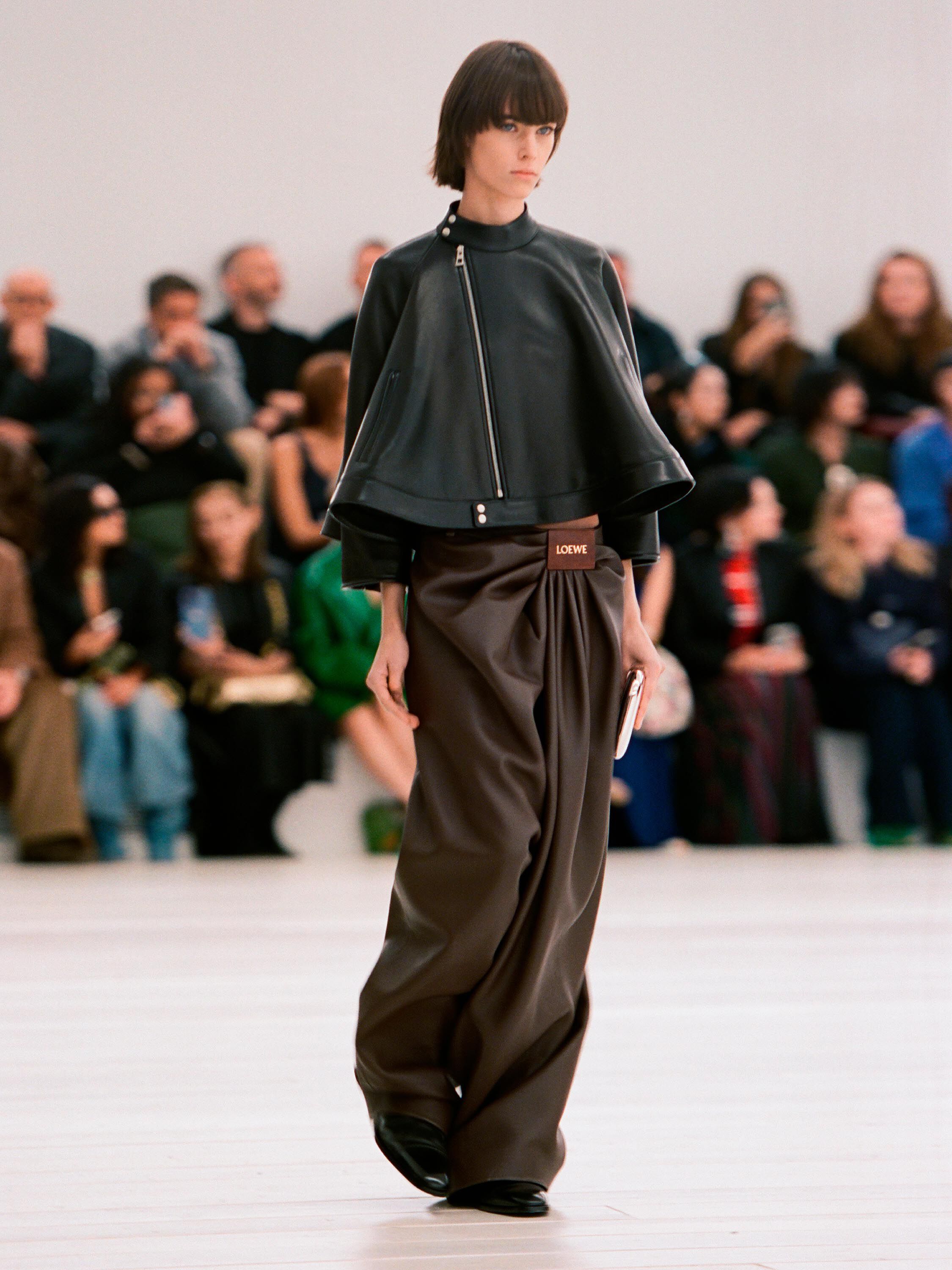 憧れの LOEWE Women's SS 25 Runway Collection | LOEWE トップス
